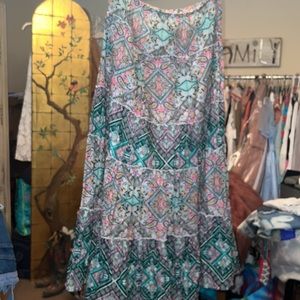 Multicolor pattern skirt Brig size Large.